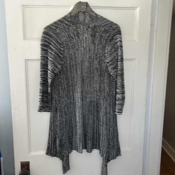 Baldini crocheted and ribbed knit 3/4 sleeve cardigan. Gray and black blend. - Picture 4 of 11
